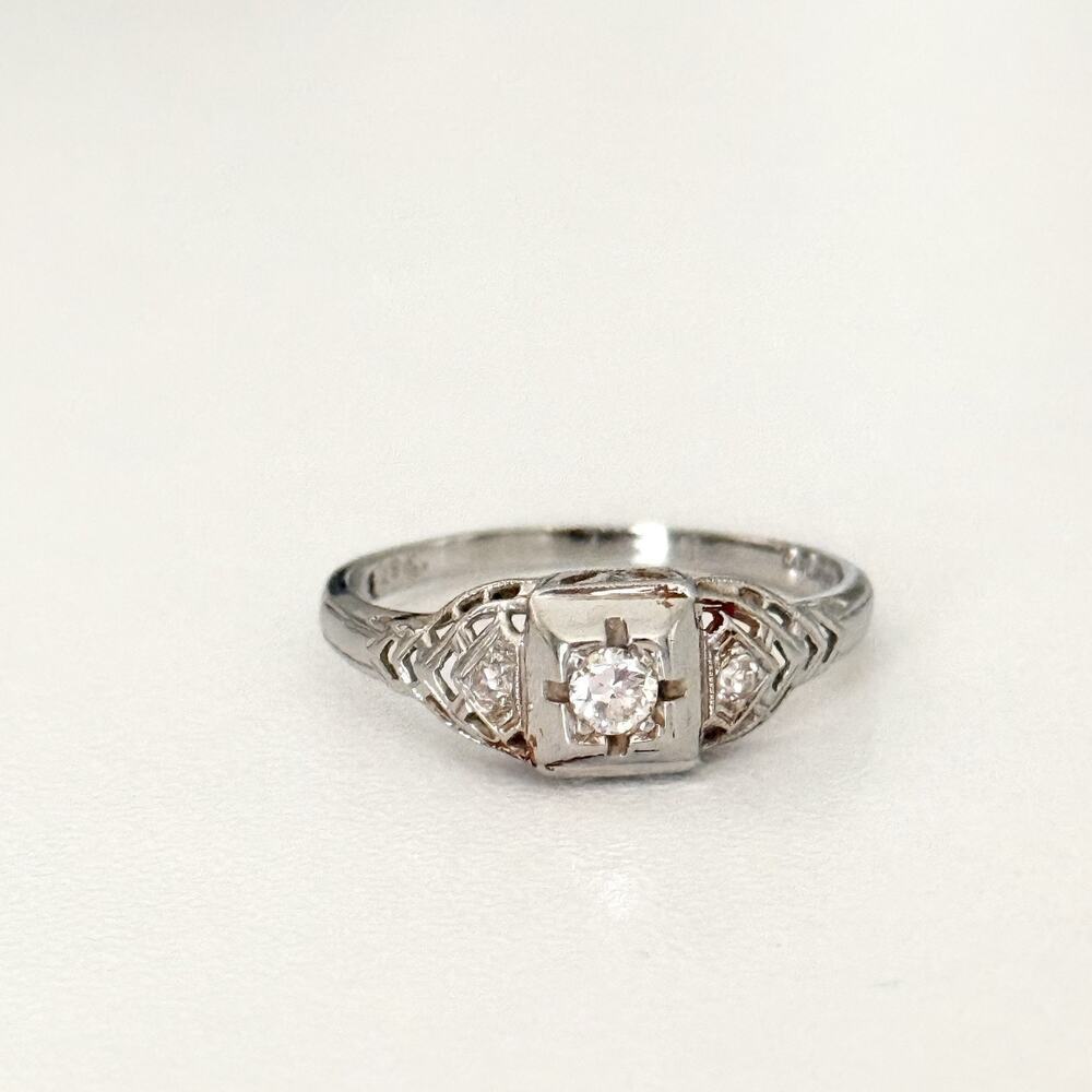 Vintage Art Deco 18k White Gold Diamond 3 Stone Filigree Band Ring Size 6.75
